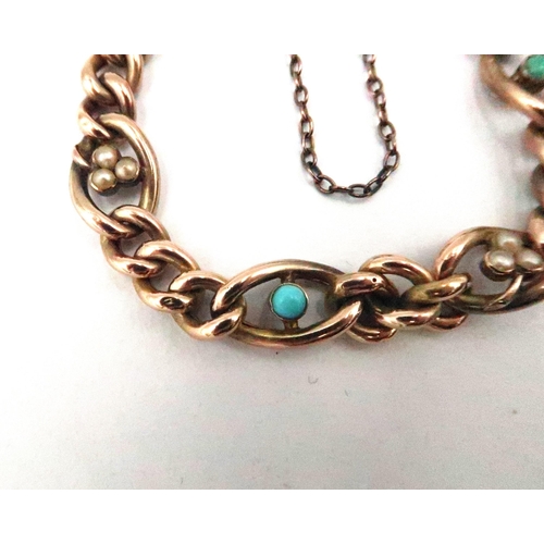 23 - A 9ct gold marked curb link bracelet with alternate pearl and turquoise sections with safety chain -... 