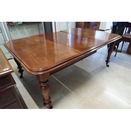 621 - A19th century mahogany extendable dining table with one leaf - nice quality, in good condition - 183... 