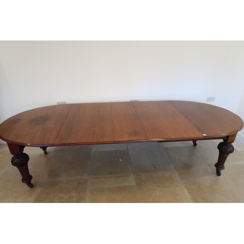 626 - A good quality 19th century mahogany D end dining table with three leaves - seats 10 when extended a... 