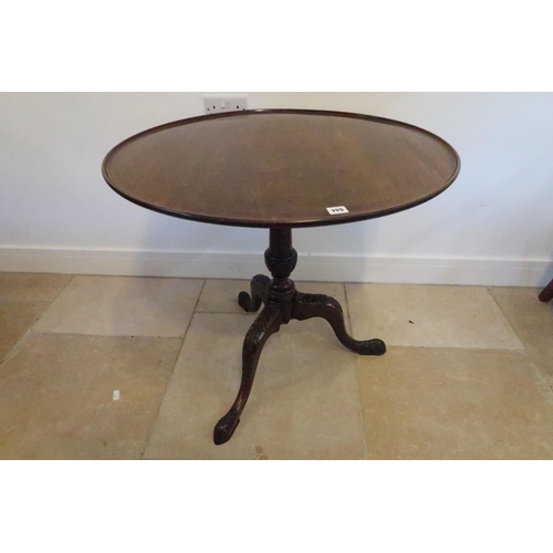 644 - A good quality 19th century mahogany tripod table with a Wythern stem and three carved legs, dished ... 