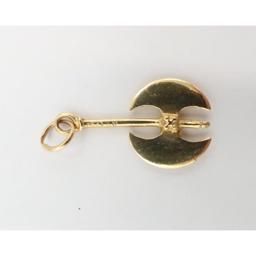 73 - A double headed axe pendant. Length 28mm tests gold 18ct. Weight 1.55 grams.