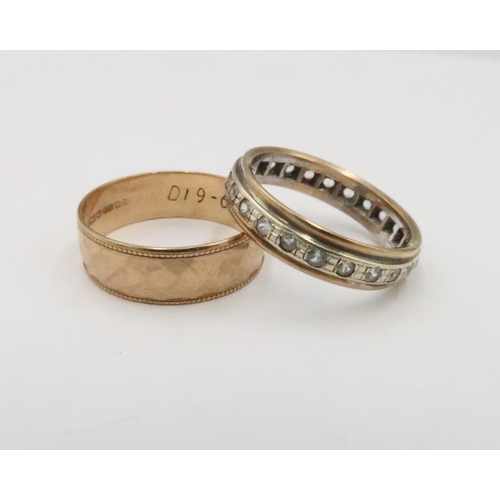 81 - A 9ct gold honeycomb band ring size O 1/2. Together with a 9ct gold white stone full eternity ring, ... 