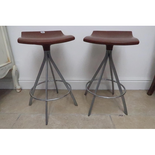 620 - A pair of  stools designed by Jorge Pensi for Mobles Barcelona.