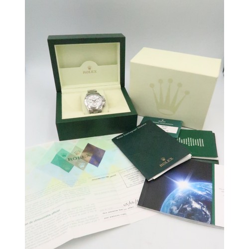 259 - A Rolex Daytona wristwatch - serial number 2 627 885 with box and papers dated 05/06/2007 and a serv... 