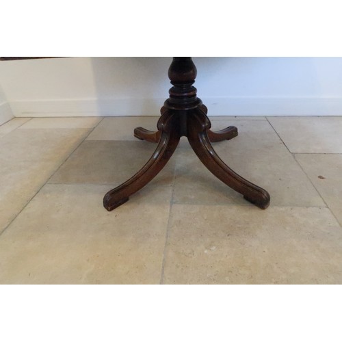 627 - A good quality Cuban mahogany drop leaf breakfast table on a pedestal base - Width 120cm x 130cm - n... 