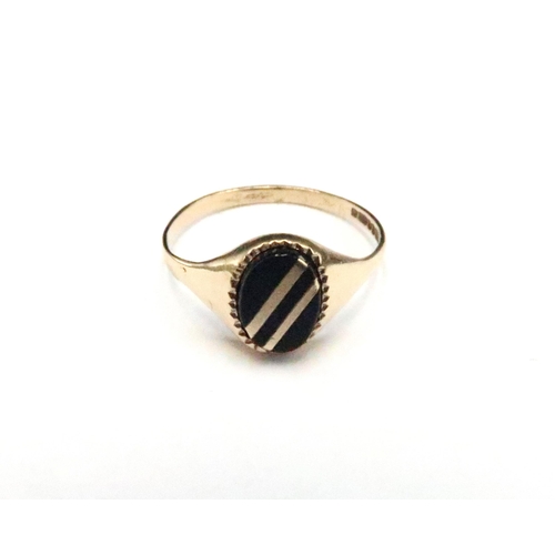 120 - A 9ct Yellow Gold Onyx Ring, Head Size approx. 9mm x 8mm, Ring Size approx. N