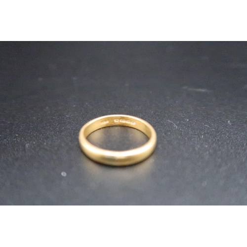 133 - A 22ct yellow gold wedding band - ring size M/N - approx weight 3.7 grams