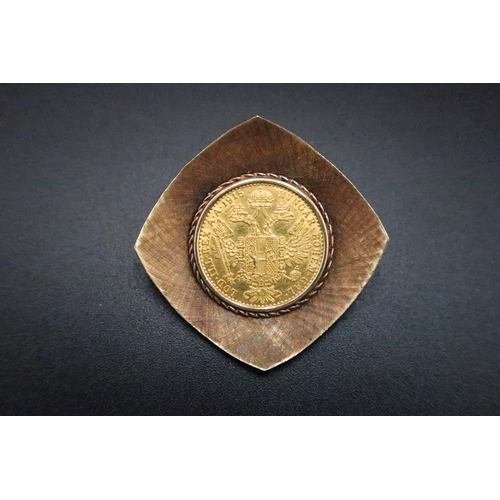 167 - A 1915 Austrian Ducat coin brooch, within a textured mount. Tests gold 14ct. Weight 7.59 grams