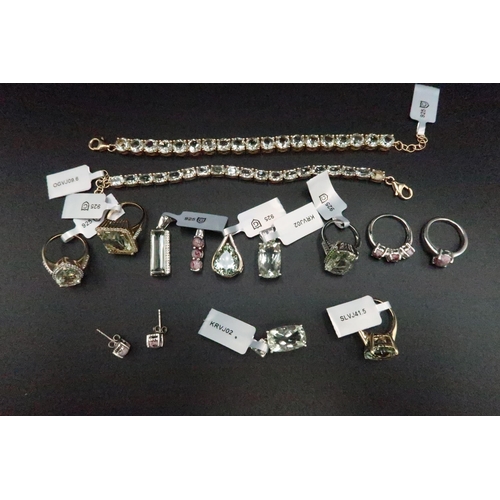 199 - A group of silver jewellery set with prasiolite and bixbite. To include six rings, five pendants, tw... 