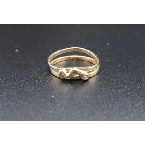 208 - A double band snake ring. Size R. Stamped 585. Weight 2.77 grams.