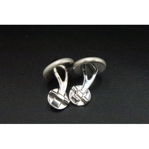 212 - A pair of 14ct white gold diamond and quartz cufflinks - approx total weight 16.2 grams - in very go... 