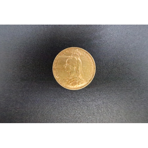 370 - A 22ct gold full Sovereign dated 1891 - total weight 7.9 grams