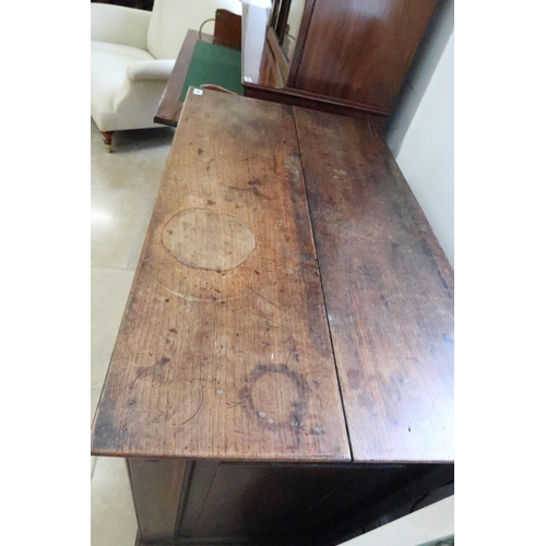 585 - An 18th century elm chest of drawers with brass handles on bracket feet and with oak lined drawers -... 