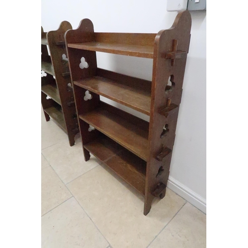 587 - A pair of oak Arts & Crafts bookcases - Height 117cm x Width 84cm x Depth 23cm - in sturdy condition