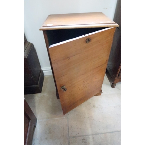 608 - A 19th century mahogany cabinet - Height 66cm x Width 43cm