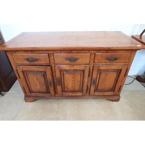 616 - A modern oak sideboard - Width 133cm