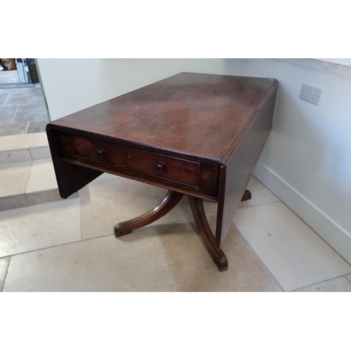 627 - A good quality Cuban mahogany drop leaf breakfast table on a pedestal base - Width 120cm x 130cm - n... 