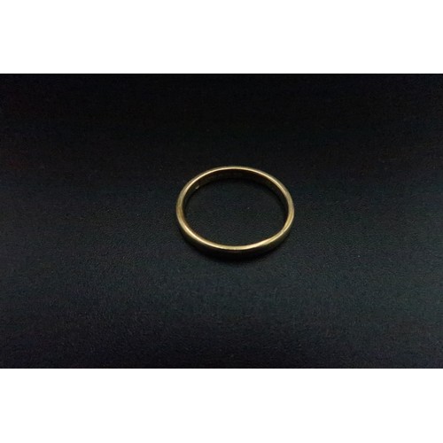 62 - An 18ct yellow gold hallmarked wedding band size M - weight approx 2.5 grams