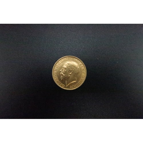  A 22ct gold sovereign dates 1924 - weight approx 7.98 grams