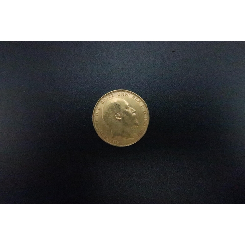  A 22ct gold sovereign dates 1910 - weight approx 7.98 grams