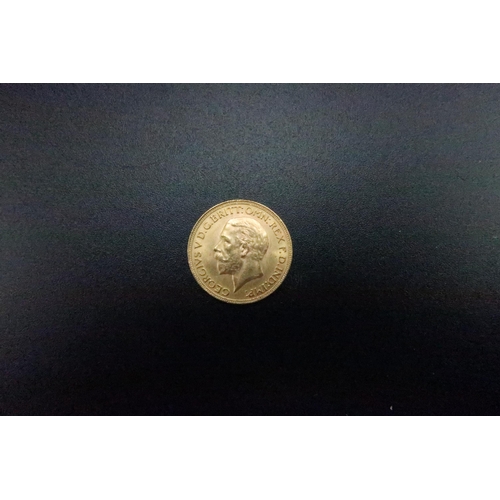  A 22ct gold sovereign dates 1930 - weight approx 7.98 grams