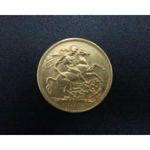  A 22ct gold sovereign dates 1924 - weight approx 7.98 grams