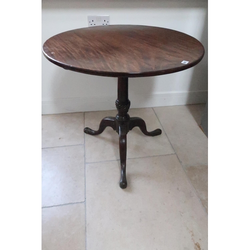 661 - A Georgian mahogany tilt top side table on wrythen stem, top diameter 76cm, with good patina