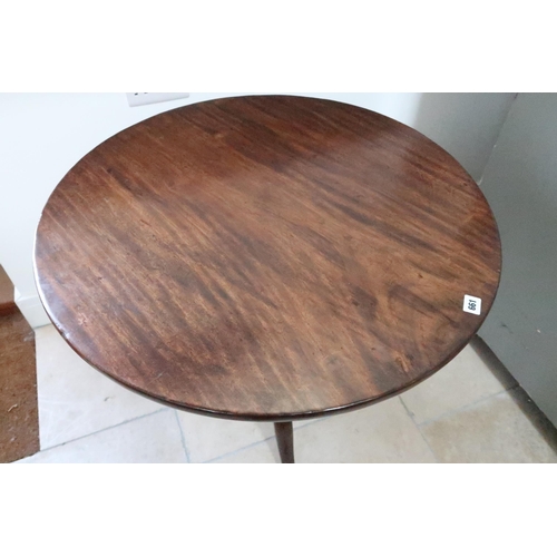 661 - A Georgian mahogany tilt top side table on wrythen stem, top diameter 76cm, with good patina