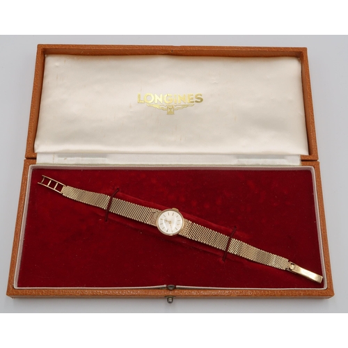 275 - A 9ct yellow gold ladies Longines wristwatch on integral strap - total weight approx 22.3 grams - in... 