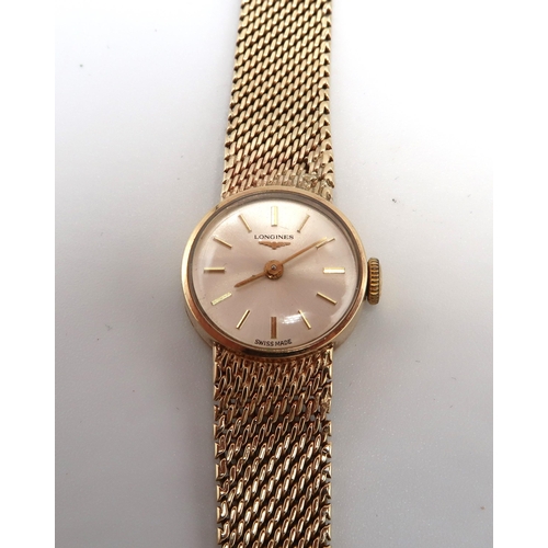 275 - A 9ct yellow gold ladies Longines wristwatch on integral strap - total weight approx 22.3 grams - in... 