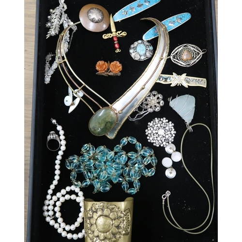 83 - A group of costume jewellery including a string of modern cultured pearls of squat form, a pair of M... 