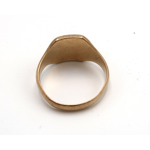 85 - A 9ct bi-colour gold signet ring. Size T. Weight 5.40 grams