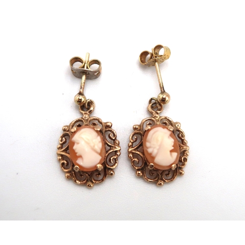 111 - A pair of 9ct gold cameo drop earrings, total weight 2.5g.