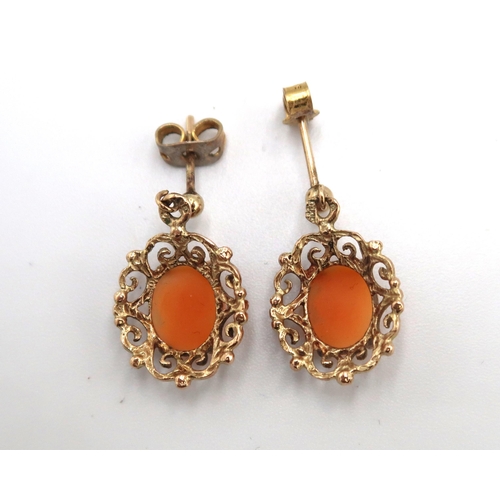 111 - A pair of 9ct gold cameo drop earrings, total weight 2.5g.