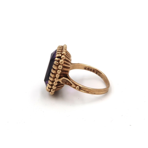 119 - A 9ct gold amethyst single stone ring. Size N. Weight 6.90 grams.
This ring is in good condition. Th... 