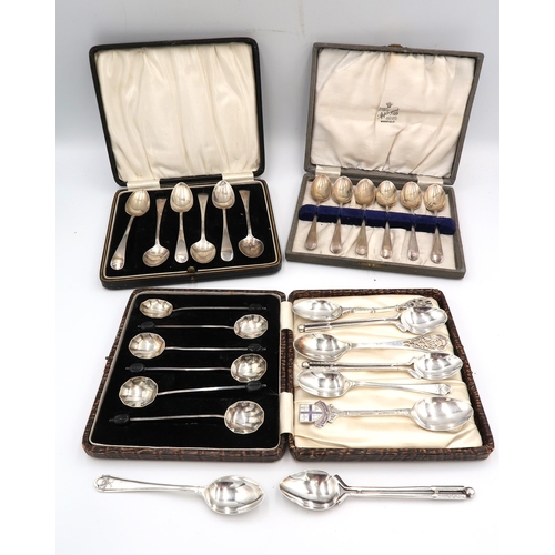 350 - A group of silver tea and coffee spoons, including three golfing spoons, a set of six coffee beans, ... 