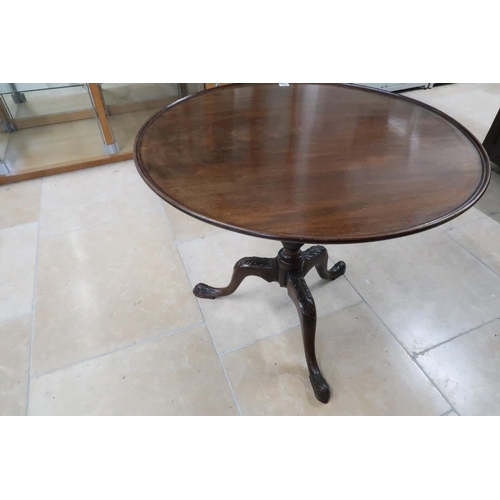 622 - A good quality mahogany tripod table, late 19th century on a wrythern base and three carved cabriole... 