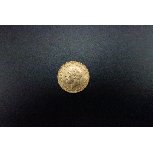 372 - A 22ct gold sovereign dates 1930 - weight approx 7.98 grams