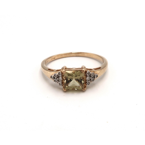  A 9ct Yellow Gold Square Cut Citrine ring with 6 Diamonds to each Shoulder, Ring Size Approx. T/U, H... 