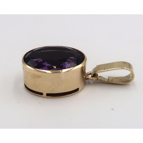  A 9ct Yellow Gold (Tested) Amethyst Oval Pendant, Amethyst is a Good Colour, Head Size approx. 17mm ... 