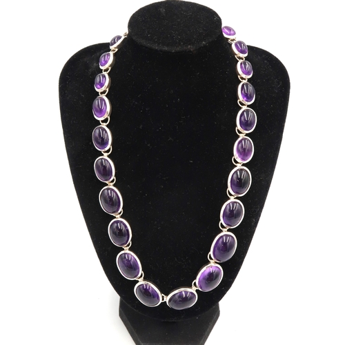 33 - A Large .925 Silver (21 Stones) Amethyst Oval Graduated Necklace, the Amethysts are Cabochon Cut and... 