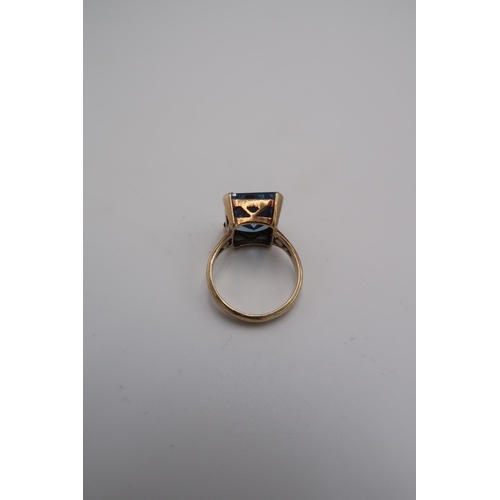 115 - A synthetic spinel single stone ring. Size M 1/2. Stamped 9ct. Weight 5.08 grams