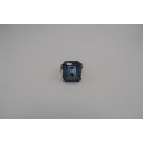 115 - A synthetic spinel single stone ring. Size M 1/2. Stamped 9ct. Weight 5.08 grams