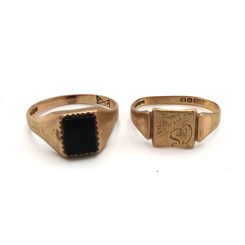 123 - A 9ct gold signet ring, monogram engraved, size M/N, and another set with jet, size P/Q, combined we... 