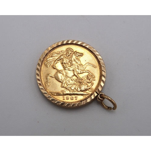 383 - A 1967 22ct gold full sovereign in a hallmarked 9ct gold pendant mount - total approx weight 9.19 gr... 