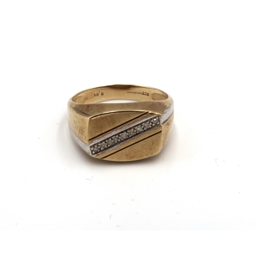 56 - A gentleman's ring set with nine diamond brilliants, size S, 3.9g.