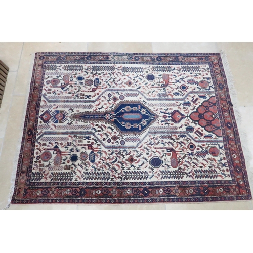 570 - A vintage hand knotted rug - 170cm x 130cm