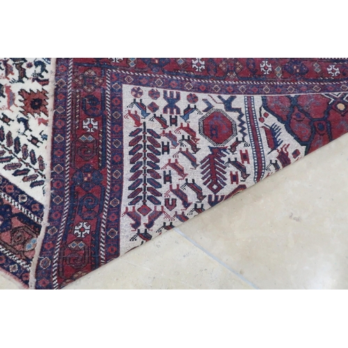 570 - A vintage hand knotted rug - 170cm x 130cm