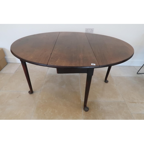 645 - A Georgian flame mahogany gateleg table on cabriole legs - Width 106cm x 140cm