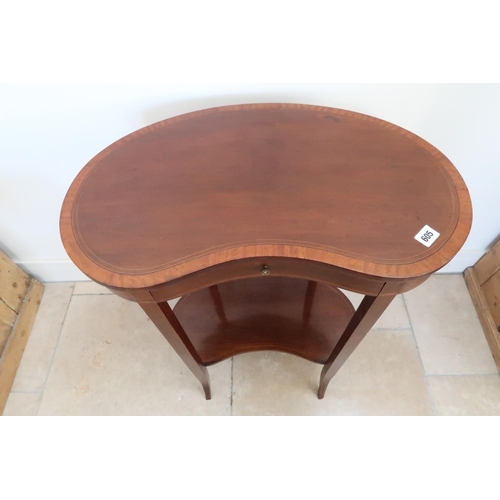 605 - A good quality Edwardian mahogany and crossband kidney shaped side table with a single drawer in ver... 